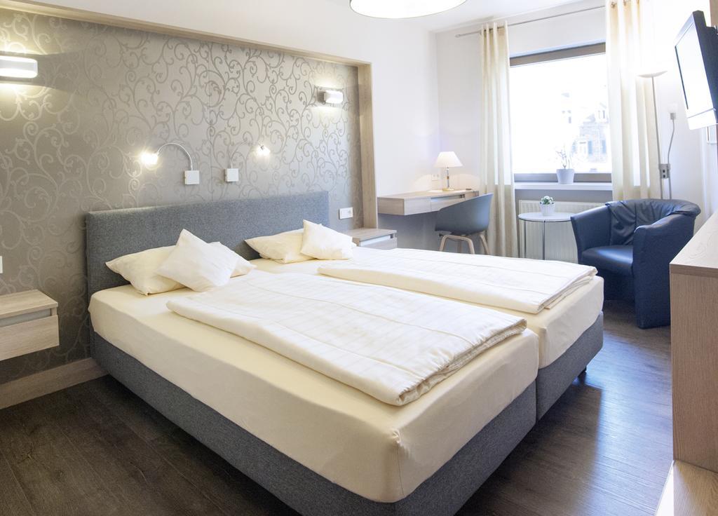 Weinhotel St. Stephanus 젤틴겐라티그 외부 사진