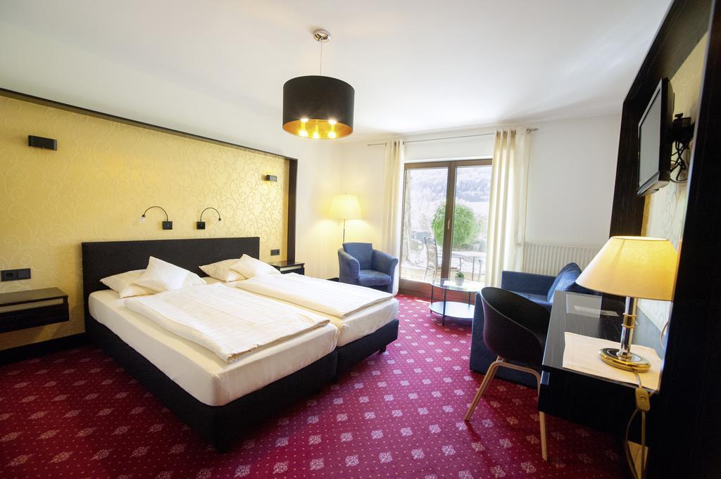 Weinhotel St. Stephanus 젤틴겐라티그 외부 사진