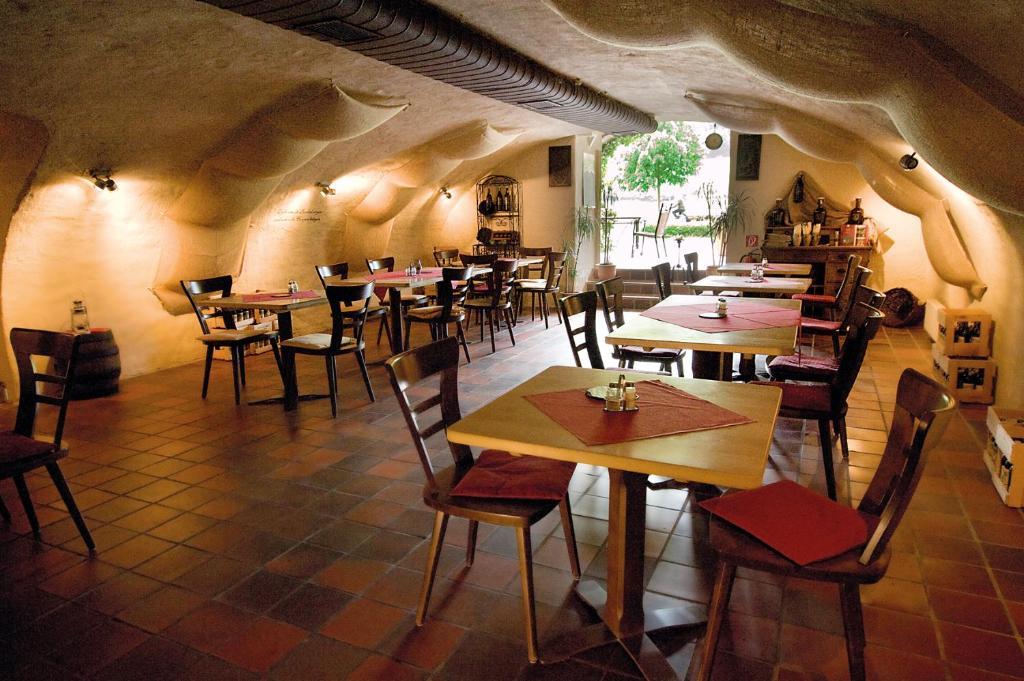 Weinhotel St. Stephanus 젤틴겐라티그 외부 사진