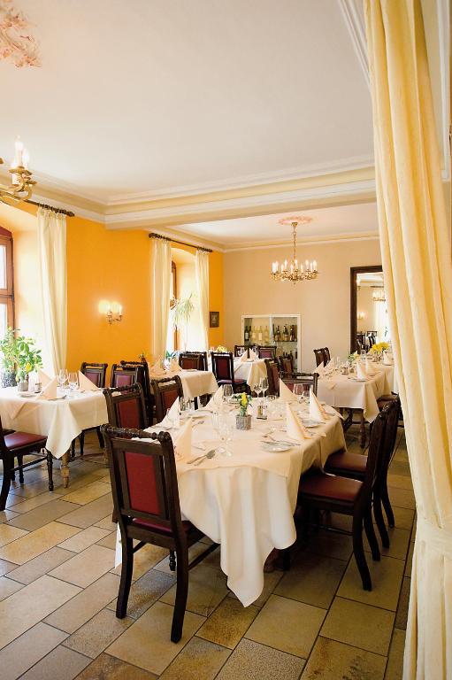 Weinhotel St. Stephanus 젤틴겐라티그 외부 사진